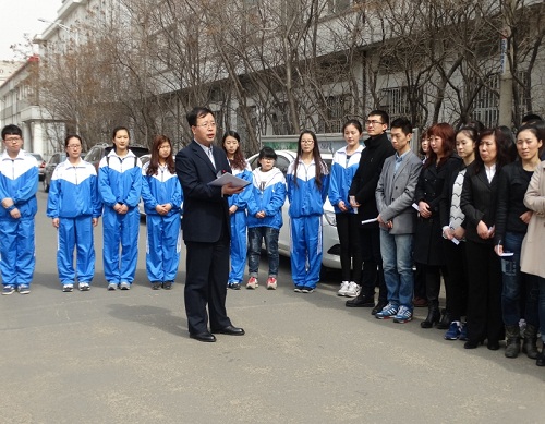 药学院举行党员佩戴党徽暨“两学一做”活动启动仪式