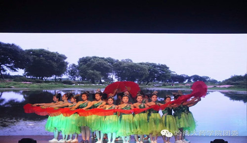 药学院成功举办2016届毕业典礼暨第三届诗歌朗诵会