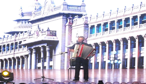 药学院成功举办2016届毕业典礼暨第三届诗歌朗诵会