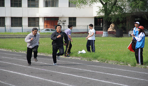 促进师生感情 彰显药院雄风