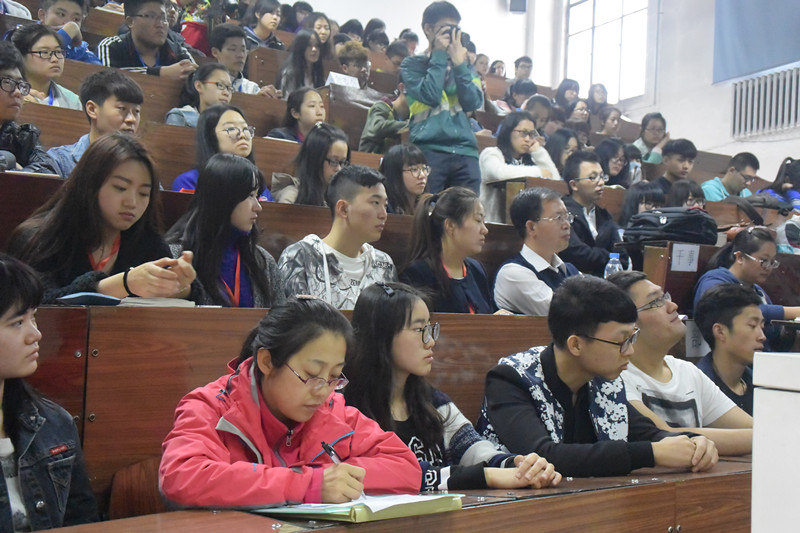 培养优秀学生干部 创建新型魅力药院—药学院举行学生干部培训大会